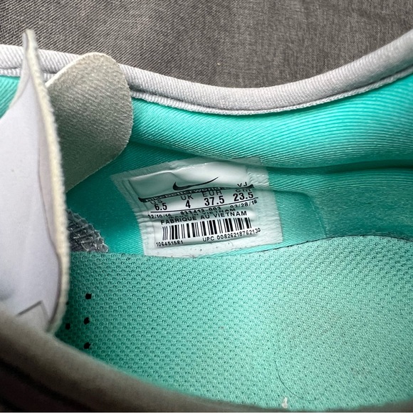 Nike “Free” TR6 in Gray with Neon Details Size 6.5 - Picture 14 of 15